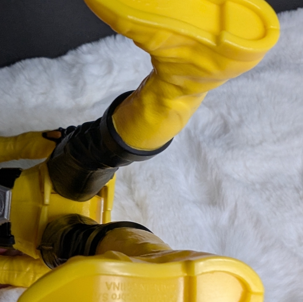 Yellow Power Ranger - Picture 6 of 7